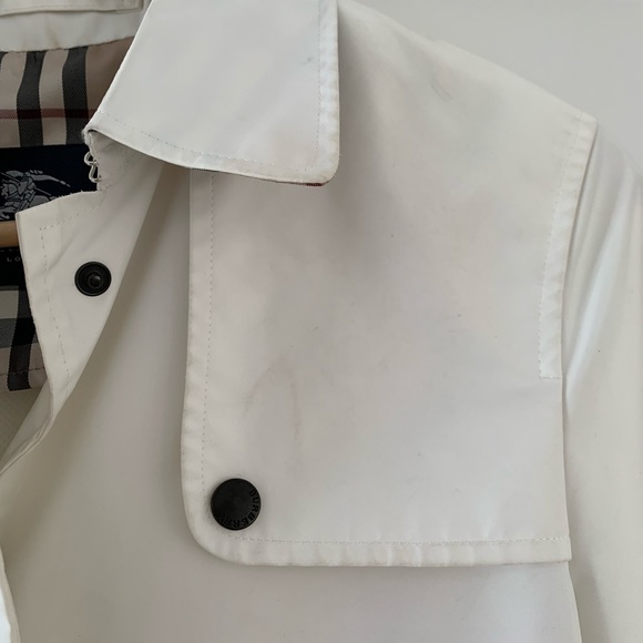 Burberry Short White Trench Coat - Picture 5 of 7